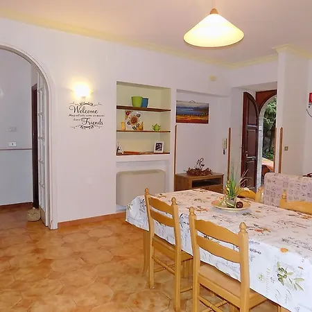Maison De Fleurs Apartment