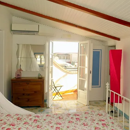 Maison De Fleurs Apartment